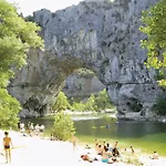 Les Cigalous Üdülőpark Salavas