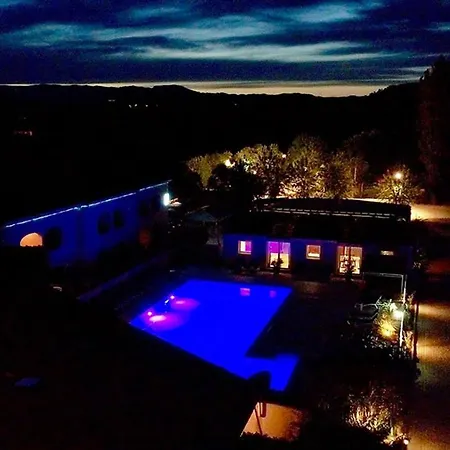 Les Cigalous 假日公园 2*