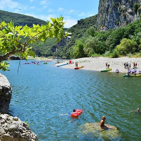 Les Cigalous 假日公园 2*